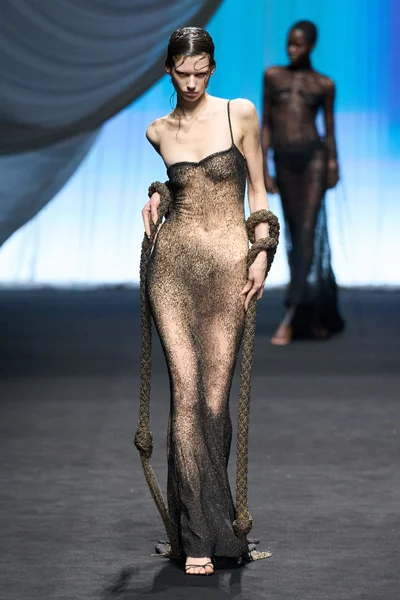 Look 11